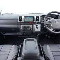 4100　令和6年式　ハイエース　S-GL　ワイルドパッケージ　2WD　2800cc(ディーゼル)　2/5人乗車　32kmのサムネイル
