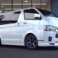 4593 令和4年式 ハイエース スーパーGL ダークプライムⅡ　2WD 2,800cc (ディーゼル車) 5人乗車 8,000kmのサムネイル