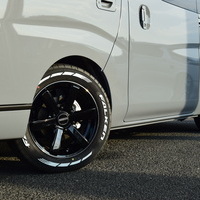 4467　日産 キャラバン GRANDプレミアム GX 2WD 2,400CC (ディーゼル車) 5人乗り 10kmのサムネイル