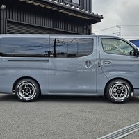 4560　キャラバン　GRANDプレミアムGX　2WD　2000cc　ガソリン車　5人乗りのサムネイル