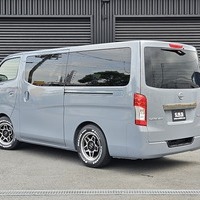 4560　キャラバン　GRANDプレミアムGX　2WD　2000cc　ガソリン車　5人乗りのサムネイル