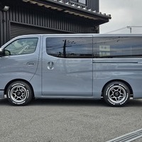 4560　キャラバン　GRANDプレミアムGX　2WD　2000cc　ガソリン車　5人乗りのサムネイル