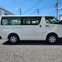 4571　令和6年式　ハイエース　DX　4WD　2800cc　ディーゼル車　6人乗り　30kmのサムネイル