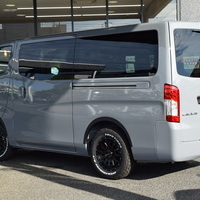 4558 キャラバン GRANDプレミアムGX 4WD 2,400cc (ディーゼル車) 5人乗車　のサムネイル
