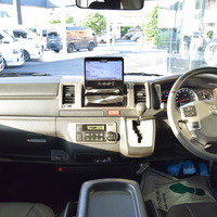 4613 平成26年式 ハイエース スーパーGL 4WD 3,000cc (ディーゼル車) 5人乗車 9.6万km　MRTのサムネイル