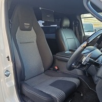 4678　令和1年式　ハイエース　スーパーGL　2WD　2000cc　ガソリン車　5人乗り　4.2万km　スーパーチャージャー搭載のサムネイル
