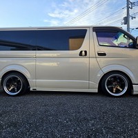 4654　平成27年式　ハイエース　S-GL　2WD　2000cc　ガソリン車　5人乗り　6.3万kmのサムネイル