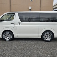 4667　令和6年式　ハイエース　スーパーGL　ダークプライムⅡ　2WD　2000cc　ガソリン車　5人乗り　登録済み未使用車　のサムネイル