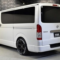 4630 令和1年式 ハイエース スーパーGL ダークプライムⅡ 2WD 2,000cc (ガソリン車) 5人乗車 6.4万kmのサムネイル