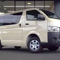 4721　令和6年式　ハイエース　DX　4WD　2800cc（ディーゼル）6人乗り　35kmのサムネイル