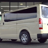 4721　令和6年式　ハイエース　DX　4WD　2800cc（ディーゼル）6人乗り　35kmのサムネイル
