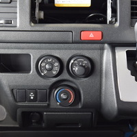 4721　令和6年式　ハイエース　DX　4WD　2800cc（ディーゼル）6人乗り　35kmのサムネイル