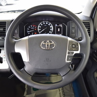 4721　令和6年式　ハイエース　DX　4WD　2800cc（ディーゼル）6人乗り　35kmのサムネイル