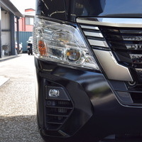 4557 キャラバン GRANDプレミアムGX 2WD 2,400cc (ディーゼル車) 5人乗車　のサムネイル