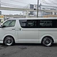 4762　令和6年式　ハイエース　スーパーGL　ダークプライムⅡ　2WD　2800cc　ディーゼル車　5人乗り　330km　のサムネイル