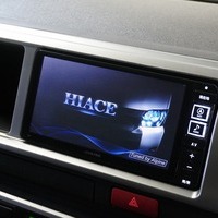 3238　令和3年式　ハイエース ワゴンGL  ベッドキット2 2WD 2,700cc (ガソリン車) 　7人乗車 2.5千kmのサムネイル