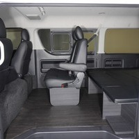 3238　令和3年式　ハイエース ワゴンGL  ベッドキット2 2WD 2,700cc (ガソリン車) 　7人乗車 2.5千kmのサムネイル
