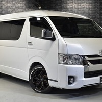 3238　令和3年式　ハイエース ワゴンGL  ベッドキット2 2WD 2,700cc (ガソリン車) 　7人乗車 2.5千kmのサムネイル