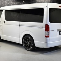 3238　令和3年式　ハイエース ワゴンGL  ベッドキット2 2WD 2,700cc (ガソリン車) 　7人乗車 2.5千kmのサムネイル