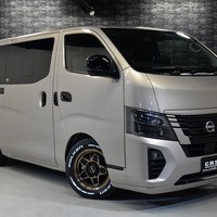 4621　キャラバン 50周年アニバーサリー GRANDプレミアムGX 2WD 2,400cc (ディーゼル車) 5人乗車　のサムネイル