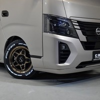 4621　キャラバン 50周年アニバーサリー GRANDプレミアムGX 2WD 2,400cc (ディーゼル車) 5人乗車　のサムネイル