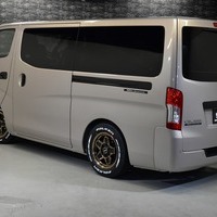 4621　キャラバン 50周年アニバーサリー GRANDプレミアムGX 2WD 2,400cc (ディーゼル車) 5人乗車　のサムネイル