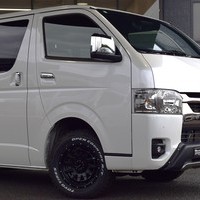 4838　令和5年式　ハイエース　スーパーGL　ダークプライムⅡ　4WD　2800cc　ディーゼル車　5人乗り　2.0万km　のサムネイル