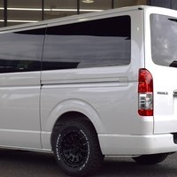 4838　令和5年式　ハイエース　スーパーGL　ダークプライムⅡ　4WD　2800cc　ディーゼル車　5人乗り　2.0万km　のサムネイル