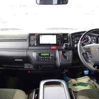 4838　令和5年式　ハイエース　スーパーGL　ダークプライムⅡ　4WD　2800cc　ディーゼル車　5人乗り　2.0万km　のサムネイル
