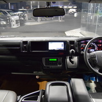 4846 平成30年式 ハイエース ワイドスーパーGL 2WD 2,700cc (ガソリン車) 5人乗車 2.8万kmのサムネイル
