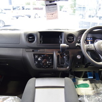 4556 キャラバン AUTECH 2WD 2,400cc (ディーゼル車) 5人乗車　のサムネイル