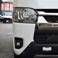 4838　令和5年式　ハイエース　スーパーGL　ダークプライムⅡ　4WD　2800cc　ディーゼル車　5人乗り　2.0万km　のサムネイル