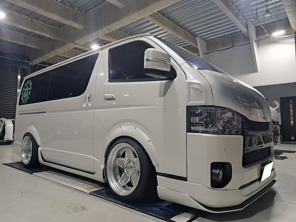 【CRS横浜】ハイエースカスタム　特注ENCS取付！カスタム車両2台ご紹介