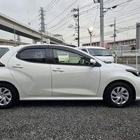 令和3年式　ヤリス　HYBRID　G　2WD　1500cc　5人乗り　2.6万kmのサムネイル