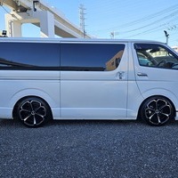 4816　平成30年式　ハイエース　スーパーGL　ダークプライム　2WD　2000cc　ガソリン車　5人乗り　6.4万kmのサムネイル