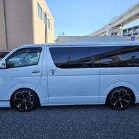 4816　平成30年式　ハイエース　スーパーGL　ダークプライム　2WD　2000cc　ガソリン車　5人乗り　6.4万kmのサムネイル