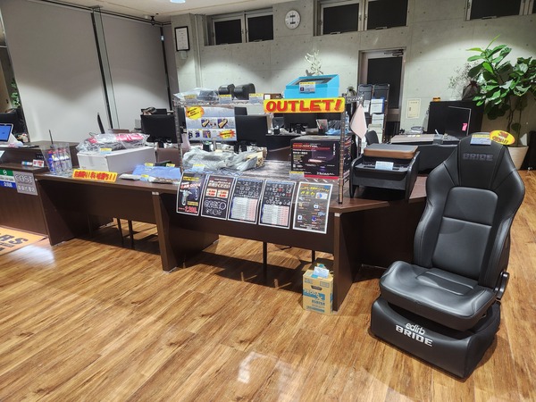 【CRS名古屋】名古屋店アウトレットコーナー紹介　ハイエース・キャラバンおすすめカスタムパーツ3選！