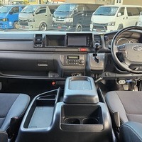 4835　平成29年式　ハイエース　ワイドバン　スーパーGL　ダークプライム　2WD　2700cc　ガソリン車　5人乗り　3.6万kmのサムネイル