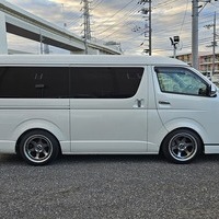 4835　平成29年式　ハイエース　ワイドバン　スーパーGL　ダークプライム　2WD　2700cc　ガソリン車　5人乗り　3.6万kmのサムネイル
