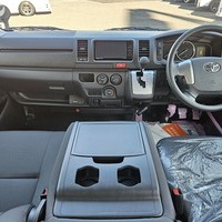 4867　令和6年式　ハイエース　DX　2WD　2000cc　ガソリン車　6人乗り　17kmのサムネイル