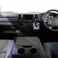 4803 令和6年式 ハイエース DX  2WD 2,800cc (ディーゼル車) 3/6人乗車　30kmのサムネイル