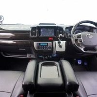 4852 平成27年式 ハイエース スーパーGL  2WD 2,000cc (ガソリン) 2/5人乗車 4.7万kmのサムネイル