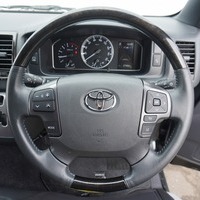 4864 令和4年式 ハイエース スーパーGL ダークプライム2　2WD 2,800cc (ディーゼル) 2/5人乗車 2.7万kmのサムネイル