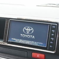 4864 令和4年式 ハイエース スーパーGL ダークプライム2　2WD 2,800cc (ディーゼル) 2/5人乗車 2.7万kmのサムネイル