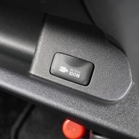 4864 令和4年式 ハイエース スーパーGL ダークプライム2　2WD 2,800cc (ディーゼル) 2/5人乗車 2.7万kmのサムネイル