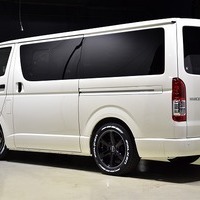 4926. 令和6年式 ハイエース DX 2WD 2,000cc ガソリン車 3/6人乗車 走行21キロ 車検令和８年10月のサムネイル