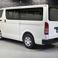 4803 令和6年式 ハイエース DX  2WD 2,800cc (ディーゼル車) 3/6人乗車　30kmのサムネイル