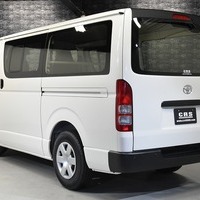4803 令和6年式 ハイエース DX  2WD 2,800cc (ディーゼル車) 3/6人乗車　30kmのサムネイル
