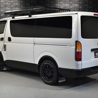 4898 平成28年式　ハイエース スーパーGL ダークプライム 2WD 2,000cc(ガソリン車) 2/5人乗車　7.2万kmのサムネイル
