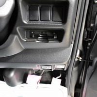 4807.平成29年式 ハイエース スーパーGL ダークプライム 2WD 2,000cc ガソリン車 走行8.8万キロ 検査1年付きのサムネイル
